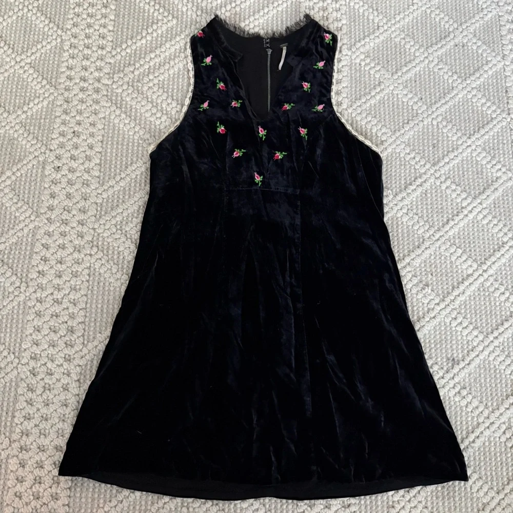 Free People Rosetta Black Velvet Embroidered Rose Mini Shift Dress L